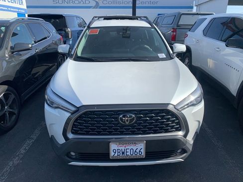 Used 2022 Toyota Corolla Cross XLE FWD image 3