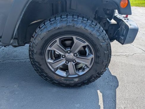 Used 2017 Jeep Wrangler Unlimited Rubicon AWD/4WD image 30