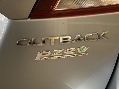 Used 2016 Subaru Outback 2.5i Limited AWD/4WD image 12