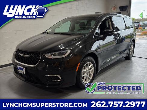 Used 2023 Chrysler Pacifica Touring-L FWD image 1