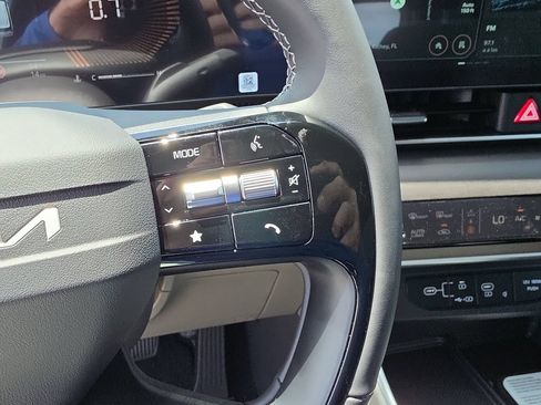 New 2027 Kia Carnival EX FWD image 32