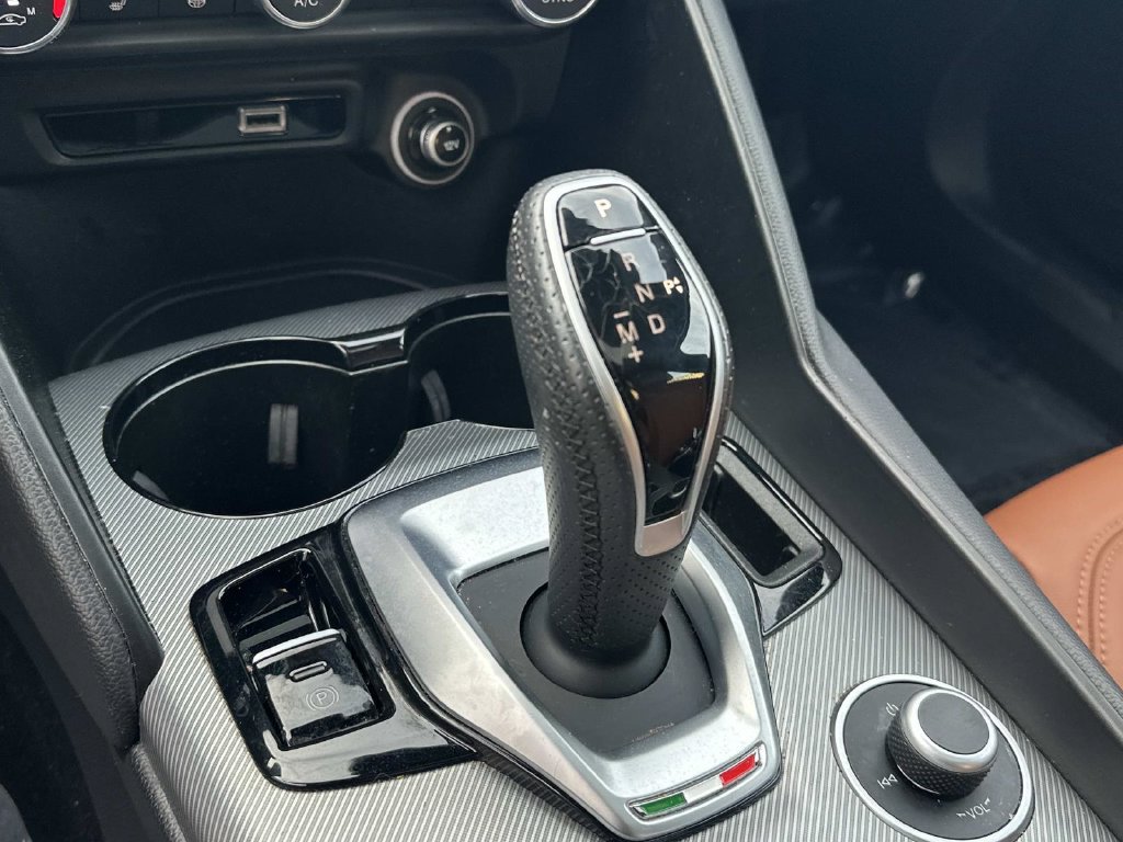 Used 2024 Alfa Romeo Giulia Ti AWD/4WD image 22