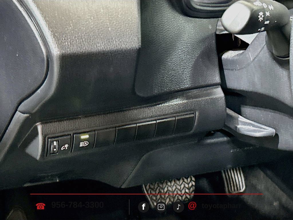 Used 2025 Toyota Corolla LE FWD image 9