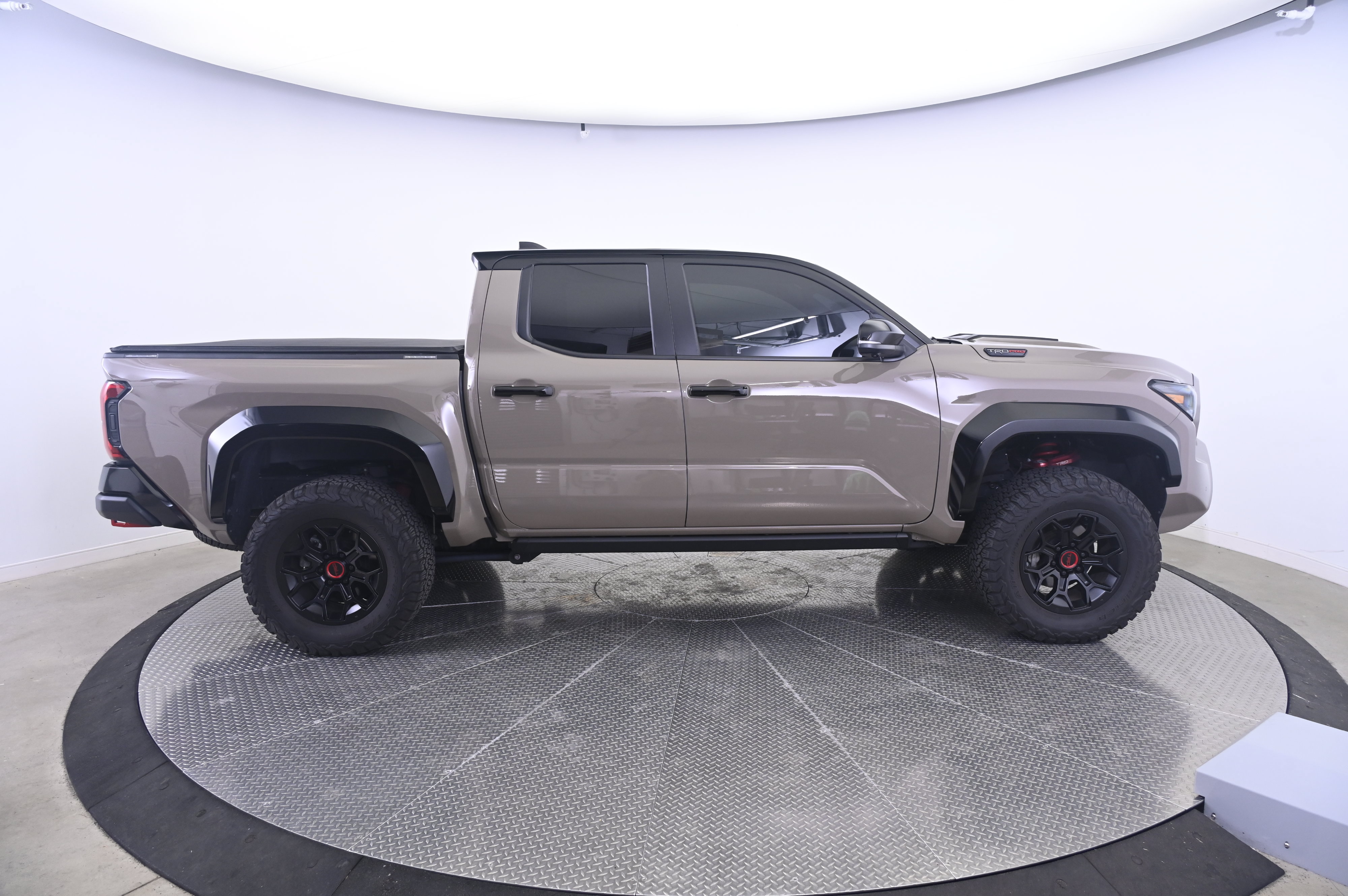Used 2025 Toyota Tacoma TRD Pro AWD/4WD image 8