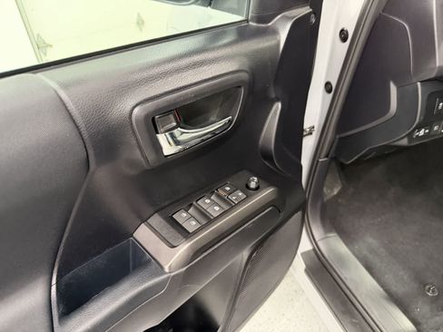 Used 2021 Toyota Tacoma TRD Sport w/ Technology Package AWD/4WD image 13