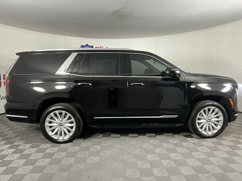 Used 2025 Cadillac Escalade Luxury image 2