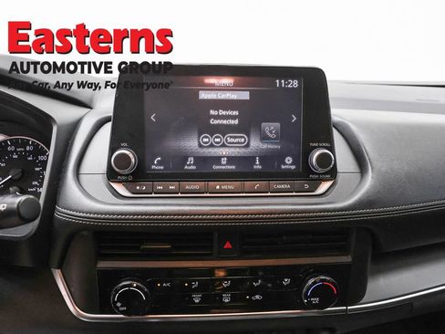 Used 2024 Nissan Rogue S AWD/4WD image 12