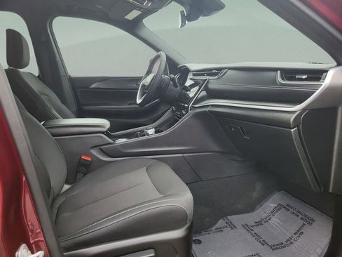 Used 2025 Jeep Grand Cherokee Laredo X w/ Luxury Tech Group I image 36