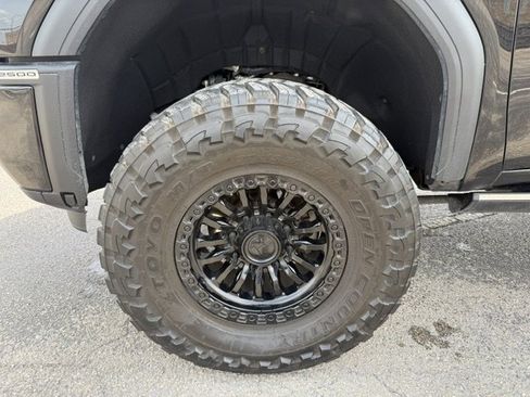 Used 2025 GMC Sierra 2500 Denali w/ Denali Reserve Package image 9