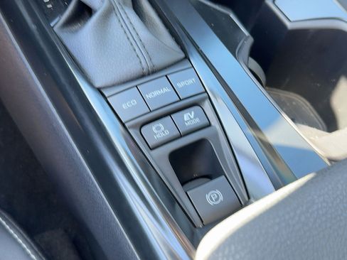 Used 2025 Toyota Camry SE image 28