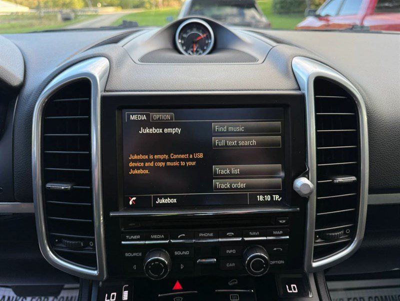 Used 2016 Porsche Cayenne AWD/4WD image 24