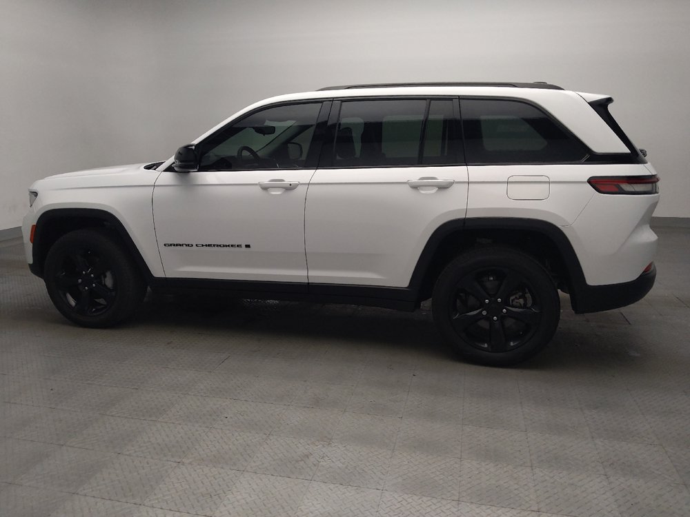 Used 2023 Jeep Grand Cherokee Limited w/ Black Appearance Package RWD image 3