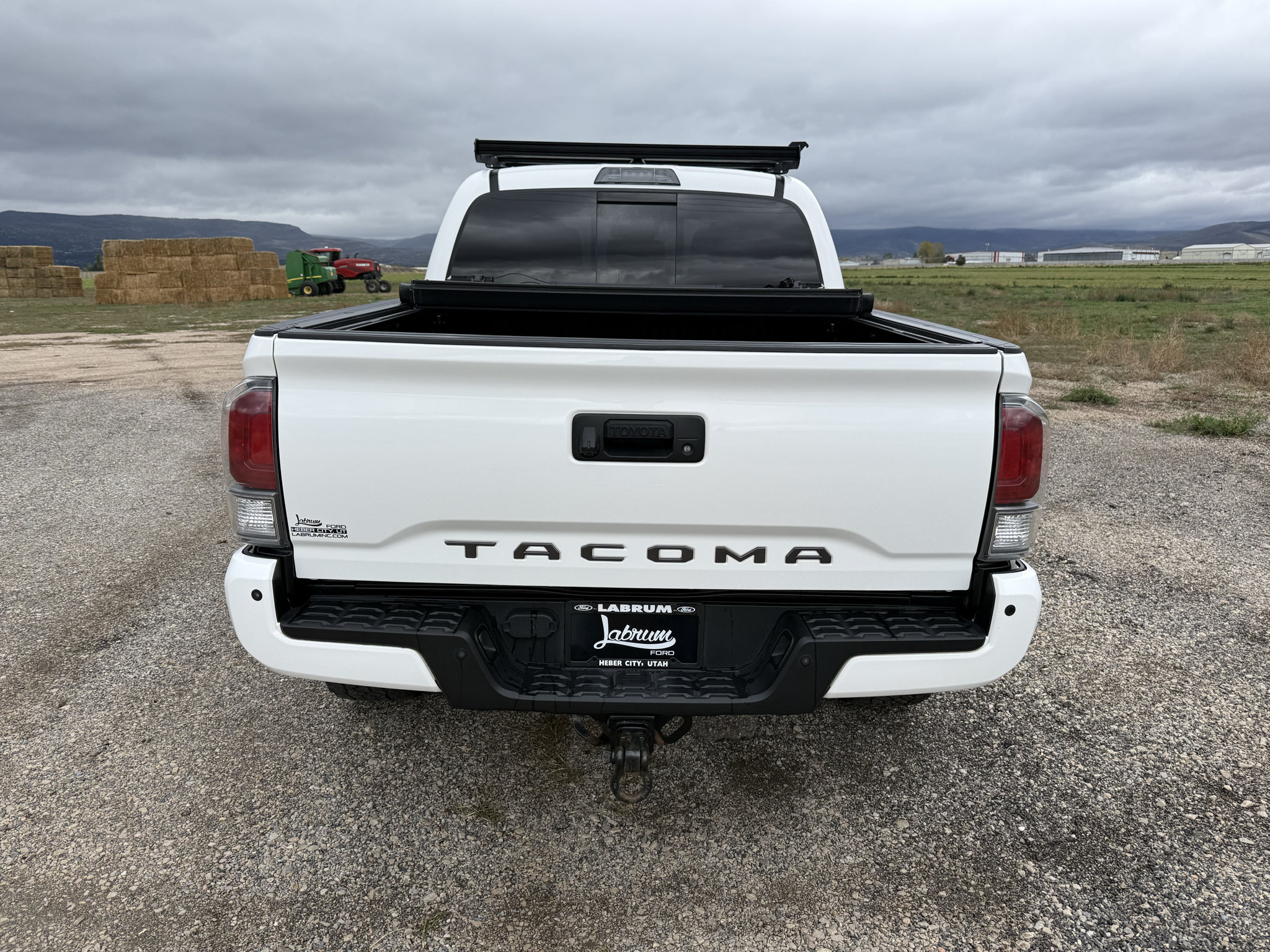 Used 2021 Toyota Tacoma TRD Off-Road w/ Technology Package AWD/4WD image 6