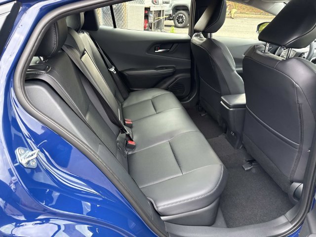 Used 2027 Toyota Prius XLE FWD image 11