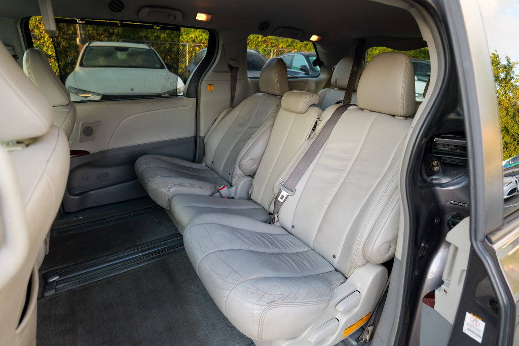 Used 2011 Toyota Sienna XLE w/ Premium Pkg FWD image 23