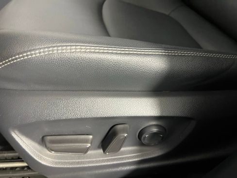 Used 2024 Toyota Corolla Cross XLE image 23