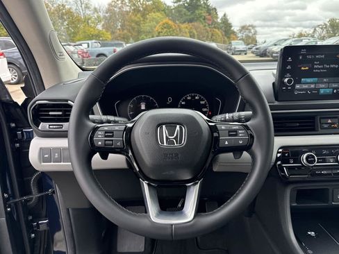 Used 2025 Honda Pilot Touring image 18