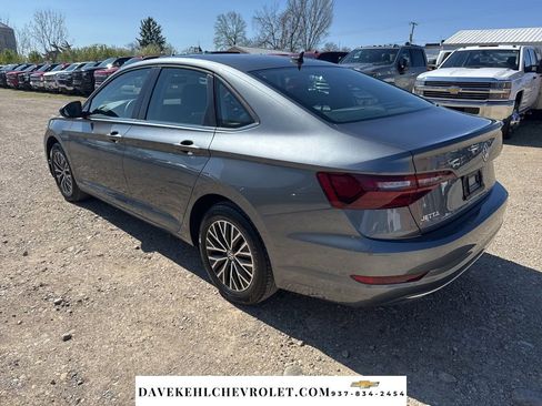 Used 2021 Volkswagen Jetta SE image 3