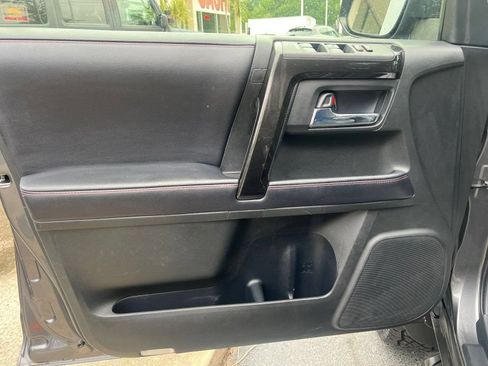 Used 2018 Toyota 4Runner TRD Off-Road Premium AWD/4WD image 7