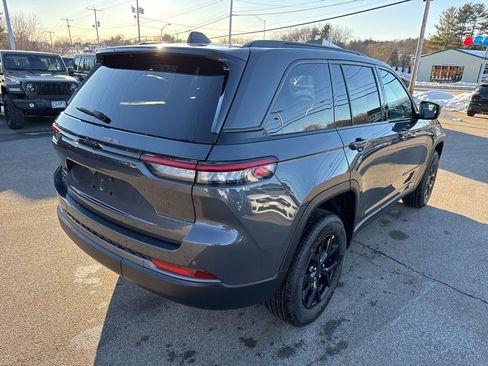 New 2026 Jeep Grand Cherokee Altitude image 7