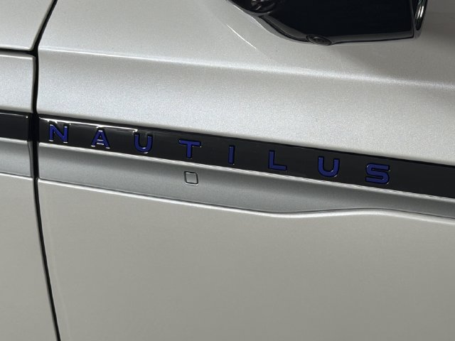 Used 2026 Lincoln Nautilus Premier AWD/4WD image 24