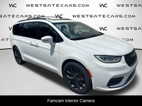 Used 2021 Chrysler Pacifica Limited w/ Uconnect Theater Family Group AWD/4WD image 32