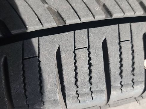 Used 2022 Volkswagen Tiguan SE R-Line image 4