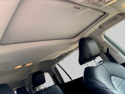 Used 2021 Toyota Highlander XLE FWD image 14