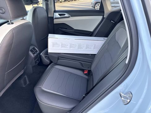 New 2025 Volkswagen Taos SE image 7