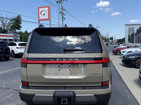 Used 2025 Lexus GX 550 AWD/4WD image 7