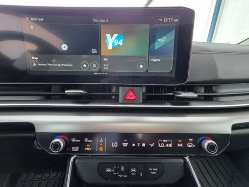 Used 2025 Kia Carnival SX w/ SX Dark Edition Package FWD image 14