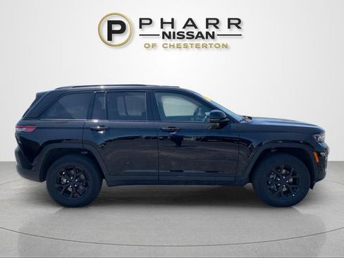 Used 2025 Jeep Grand Cherokee Altitude AWD/4WD image 6