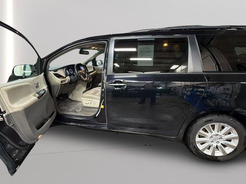 Used 2015 Toyota Sienna XLE AWD/4WD image 9
