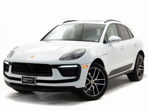 Used 2025 Porsche Macan image 1