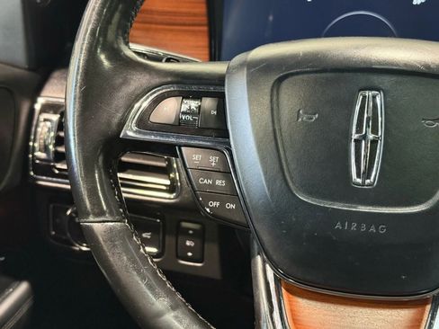 Used 2018 Lincoln Navigator Select image 16