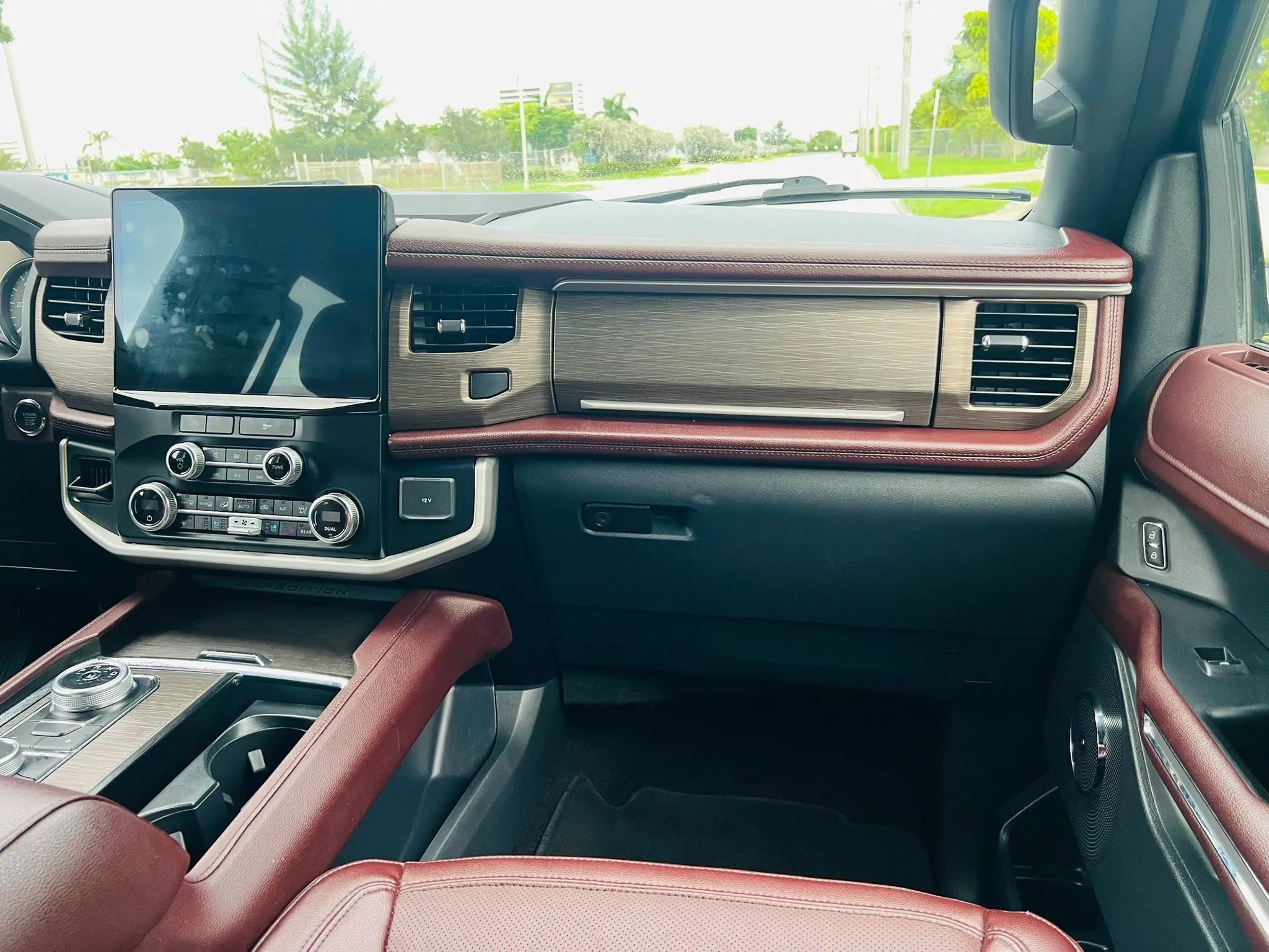 Used 2023 Ford Expedition Limited AWD/4WD image 15