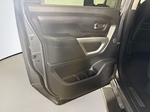 Used 2019 Nissan Titan SL w/ Chrome Package AWD/4WD image 26