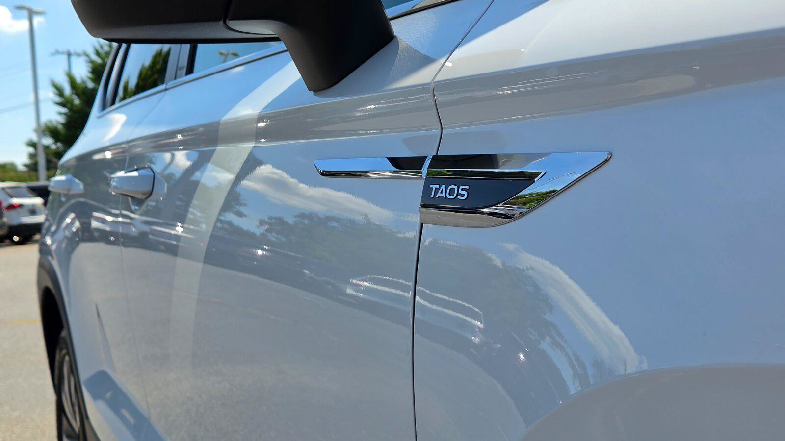Certified 2023 Volkswagen Taos SE w/ Panoramic Sunroof Package FWD image 18