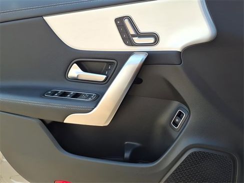 Used 2025 Mercedes-Benz CLA 250 4MATIC image 13