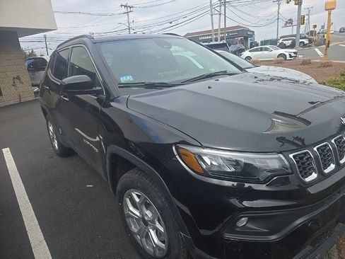 Used 2025 Jeep Compass Latitude image 2