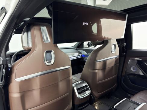 Used 2023 BMW i7 xDrive60 w/ Executive Package 2 image 45