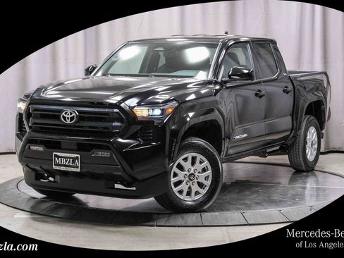Used 2025 Toyota Tacoma SR5 image 1