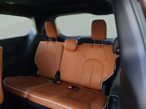 New 2026 Chrysler Pacifica Pinnacle image 17