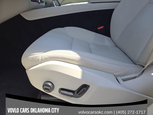 Certified 2024 Volvo XC60 B5 Core AWD/4WD image 19