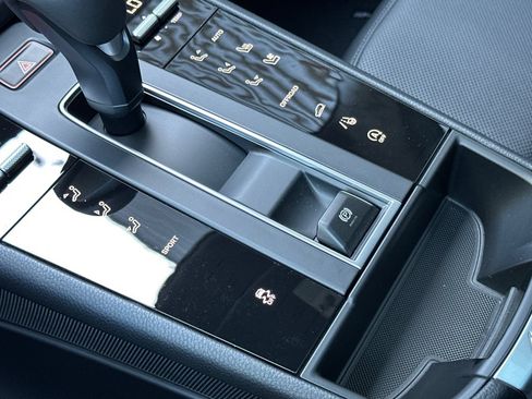 New 2026 Porsche Macan AWD/4WD image 26