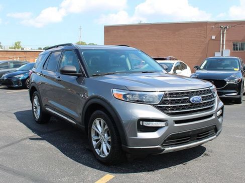 Used 2021 Ford Explorer XLT w/ Equipment Group 202A AWD/4WD image 4