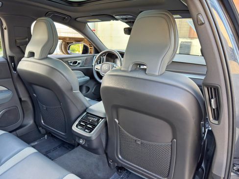 Used 2020 Volvo V60 T6 R-Design FWD image 38