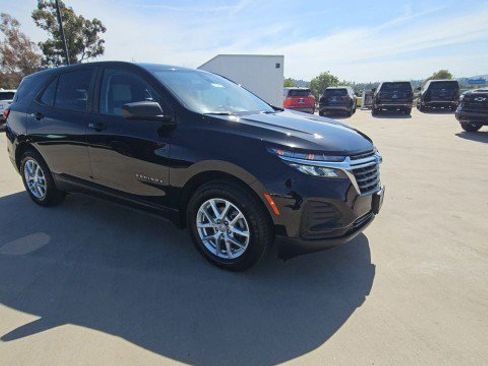 Used 2023 Chevrolet Equinox LS w/ LS Convenience Package image 2