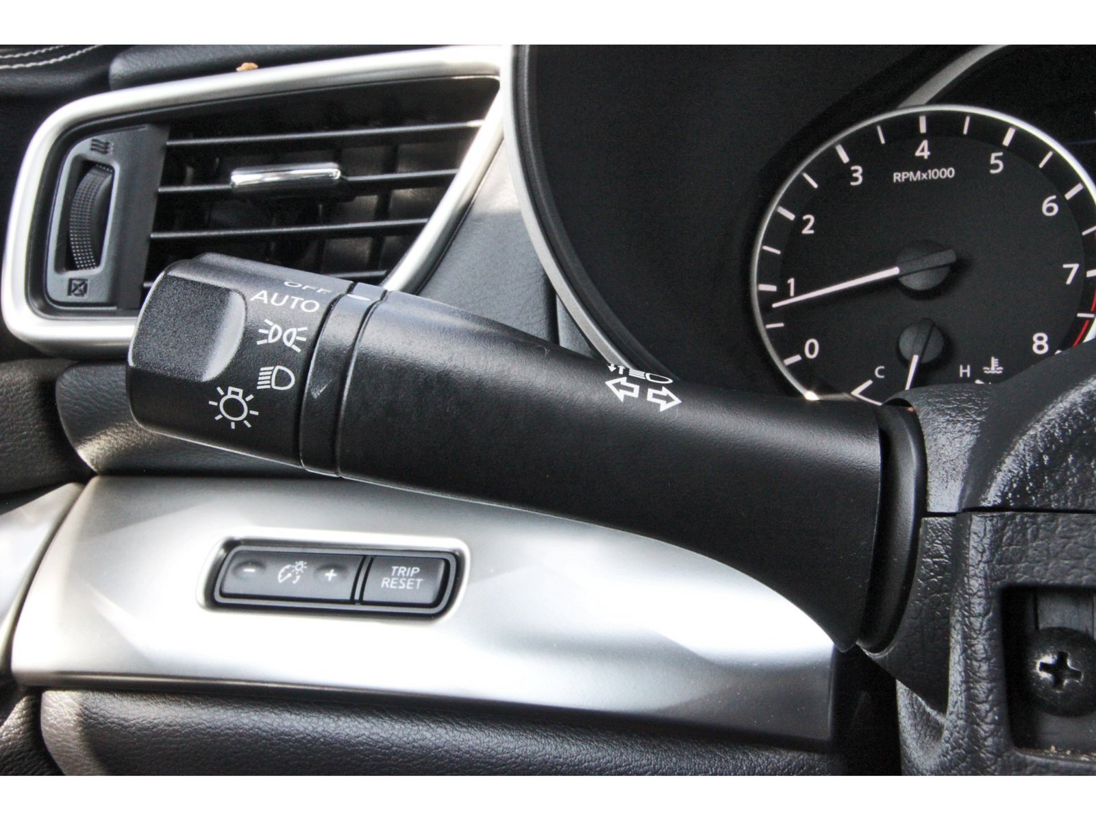 Used 2023 Nissan Maxima SV w/ Floor Mat Group FWD image 21