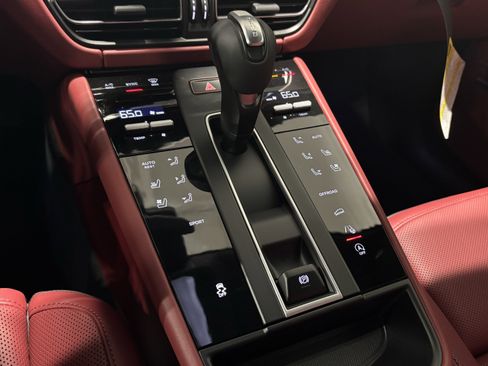 New 2026 Porsche Macan image 24